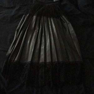 Fux leather skirt with bottom and top lace (black)